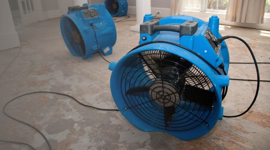 Why choose water damage restoration service for emergency water extraction services in Scottsdale